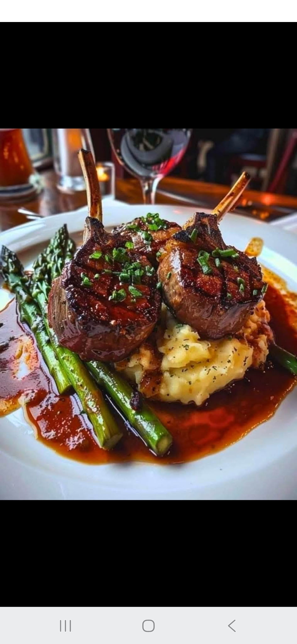 Lamb chops with mashed potatoes and asparagus