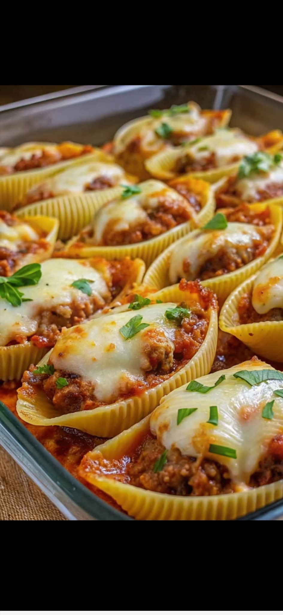 Stuffed pasta shells with melted cheese